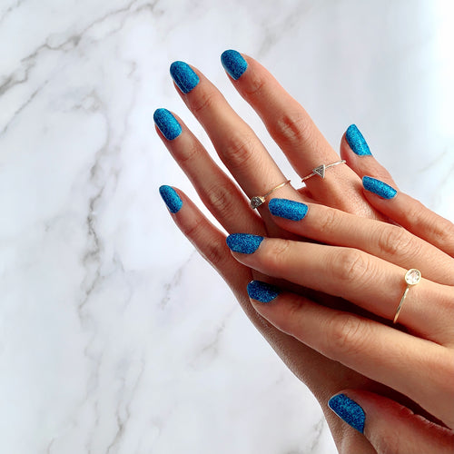 How to achieve full coverage of sparkle nails? Vivid opal blue with deep extra luxurious sparkles, will be the dazzling effect you are looking for.