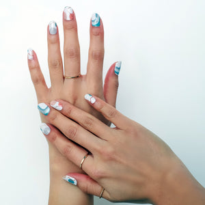 Out of this world, the galaxy is within reach. Use your imagination and the sky is all yours. Who says you need glitters to shine when you have the Milky Way on your fingertips?