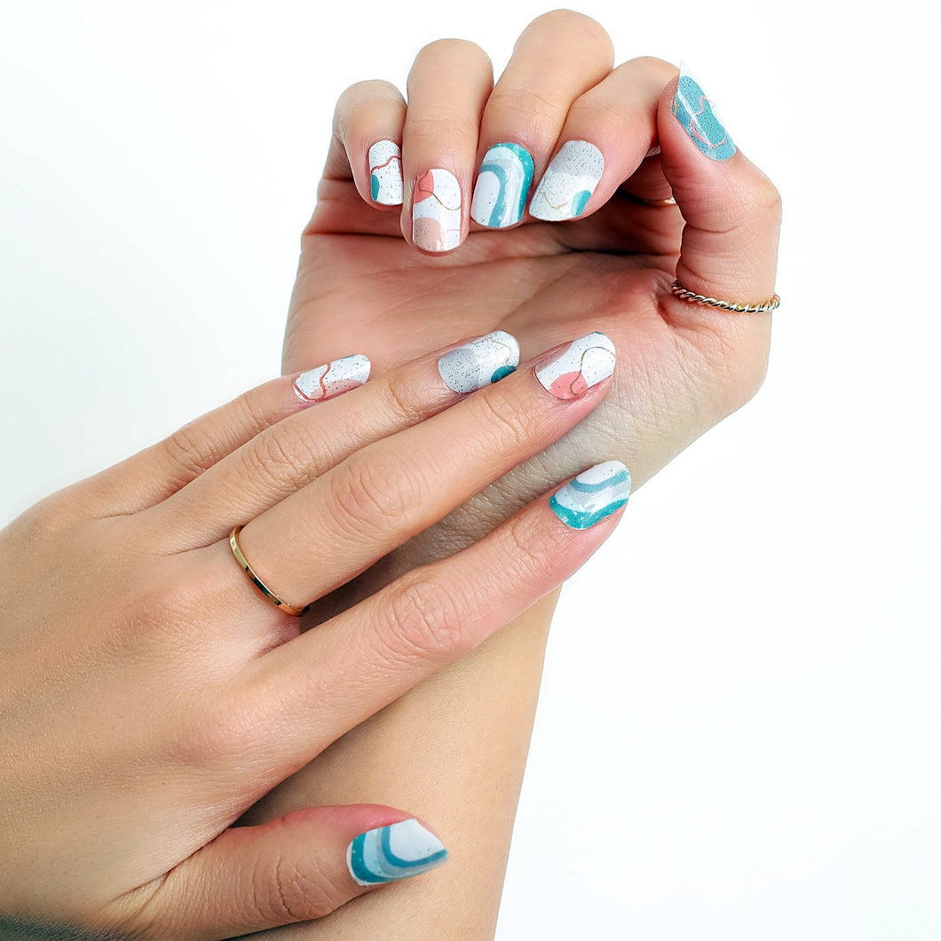 Out of this world, the galaxy is within reach. Use your imagination and the sky is all yours. Who says you need glitters to shine when you have the Milky Way on your fingertips?