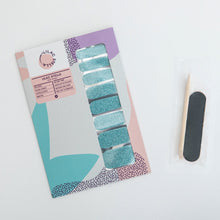 Load image into Gallery viewer, It’s the diamond on your hands. The on-point turquoise colour is suitable for any occasion requires a cocktail attire.