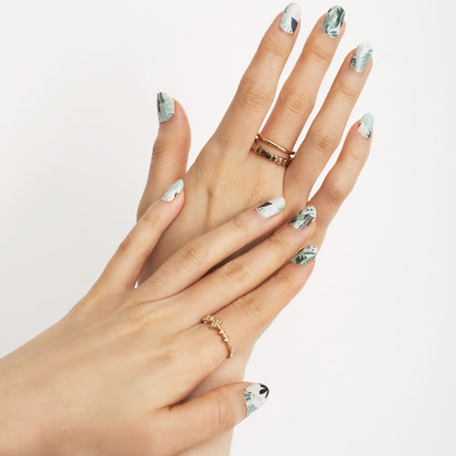 All about leaves. It’s a harmonious combination of green hue with a light mint undertone. This could be the perfect camouflage in the jungle during your trip. 