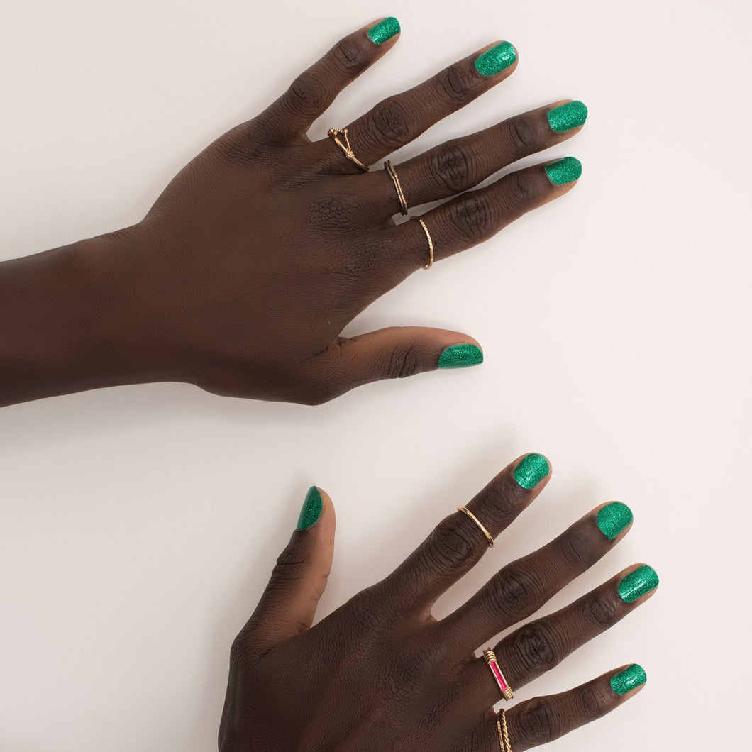 Introducing this jade colour laser lights sparkling across a midnight sky. It celebrates lives with fully covered glitters on your nails.  What’s special Glitters