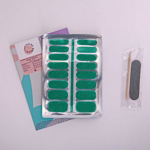 Introducing this jade colour laser lights sparkling across a midnight sky. It celebrates lives with fully covered glitters on your nails.  What’s special Glitters