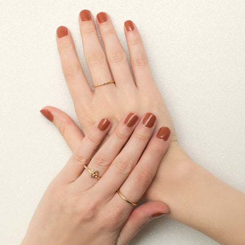 The brick dusty colour makes this set one of the most popular colour in this collection. The combination of ginger and red colour is surprisingly beautiful on your fingertips.